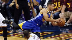 Curry zabral a Warriors přepsali historii, k obhajobě chybí krok!