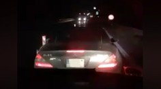 Další blázen! Riskantně předjížděl, pak "trestal" vybržďováním