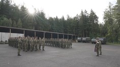 Přes tisíc studentů obléklo uniformu. Zažívají vojenský výcvik na vlastní kůži