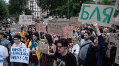 Na Ukrajině vypukly demonstrace. Zelenskyj přesto kontroverzní zákon podepsal