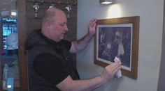Šťastný konec krádeže v horské chatě. Pachatelé vrátili starou fotku