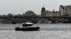 Lidi v Praze slyšeli výstřel. Policie pak ve Vltavě našla mrtvého muže