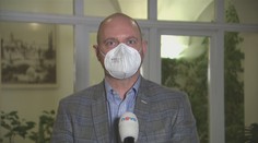 Plaga s námi nemluví, stěžují si školy. Informace jim prý chodí pozdě