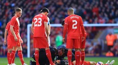 OSM minut strachu. Škrtel byl v bezvědomí, pak fandy uklidnil