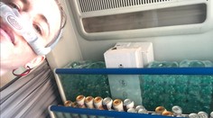 Jízda vlakem se proměnila v noční můru. Na vozíčkářku padaly plechovky piva