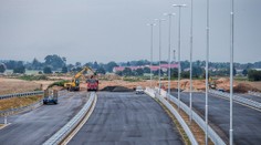 Dokončení D11 se posouvá o další tři roky. Kremlík viní úředního šimla!