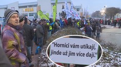 Transparenty, troubení a křik! Horníci chtějí vyšší platy