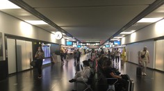 Letadlo vyrazilo o hodinu dřív a bez pasažérů. Ve Vídni uvízli také Češi