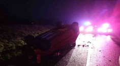 Nehoda na Pardubicku: Auto skončilo na střeše, řidič na místě zemřel
