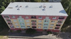Praskliny je vyhnaly z bytů. Spor o jejich příčinu trvá už devět měsíců