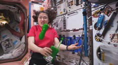 Astronauti na ISS se potýkali se zeleným slizem: Létal všude v kabině