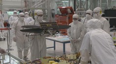 Helikoptéra agentury NASA má za sebou první mrazivou noc na Marsu