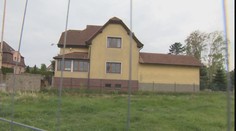 Muž si koupil dům se zahradou. Po letech zjistil, že mu její část nepatří