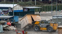 Kemp u Dunkerku ničí buldozery, pohřešují se stovky migrantů