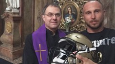 Prokletá helma! Už šest hráčů skončilo v sanitce, když s ní hráli