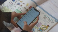 Děti už rok žijí ve virtuálním světě. Psychologové varují před následky