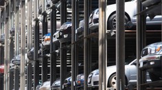 Porouchané automatické parkoviště "spolklo" lidem auta. Nemohli k nim přes dva roky!
