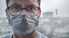 Muže odmítli vyšetřit na Covid-19. Nemoc má, shání lidi, s nimiž se viděl