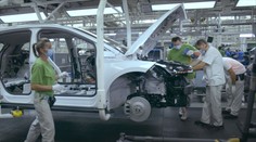 Automobilky drtí problémy s výrobou. Na nový vůz se čeká i dva roky