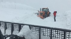 V Krkonoších leží i 6 metrů sněhu! Tyto záběry se jen tak nevidí