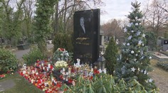 Gottův hrob se proměnil v poutní místo, davy lidí přišly i na Štědrý den