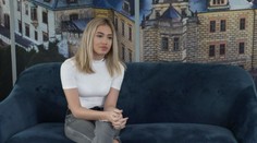 Karlos řeší údajnou milenku s policií. Dívka se stydí a chce se omluvit