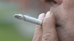 Městští strážníci si posvítí na kuřáky. Budou je kontrolovat na zastávkách MHD