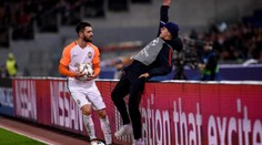 VIDEO: Hráč napadl podavače míčů, problémy má ale soupeř!