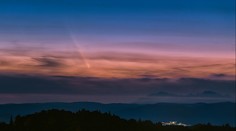 Vzácný úkaz: Astronom vyfotil kometu. Poradil, jak ji můžete zachytit i vy