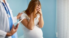 Žena musela porodit těžce nemocné miminko. Zemřelo jí v náručí