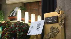 Rodina se rozloučila s Janem Vodňanským. Dorazil Jan Kačer i Pavel Bém