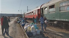 Ukrajinské děti a ženy čeká mrazivá noc venku. České vlaky k nim nepustili