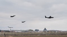 Pražany vyděsily gripeny na obloze. Šlo o cvičení, vysvětlila armáda