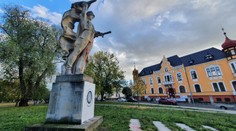 Socha rudoarmějce v Litoměřicích zůstane. Město ji nemůže odstranit