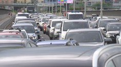 Pražany čeká peklo na silnicích. Nejdřív fotbalové derby, pak koncerty