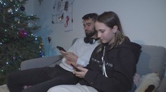 SMS zprávy u Čechů propadly. Na Štědrý den si lidé hlavně telefonovali