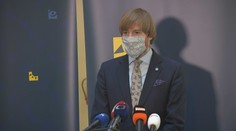 Vláda ruší zákaz volného pohybu, shromažďovat se smí víc lidí, může se do ciziny