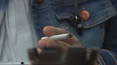 Francie chce zatočit s kouřením. Na veřejných místech ho zakáže