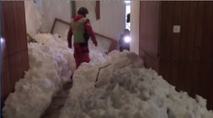 V Alpách napadl další metr sněhu! Přívaly prorazily okna hotelu