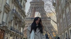 Charlotte Gottová zpět na Instagramu. Snímkem z Paříže popřála veselé Vánoce