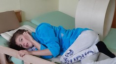 Těžce nemocné Lexi by pomohla unikátní léčba. V Česku se ale neprovádí