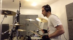 Ten kluk má fakt talent! Petr Čech opět bubnoval jak o život