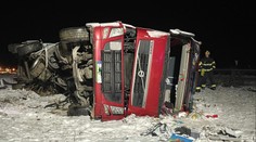 Šest dopravních nehod během chvíle. Silnice na Sokolovsku pokryla ledovka
