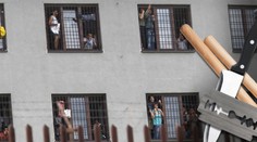 U uprchlíků našli žiletky, tyče a nože. Podle policie o nic nejde!