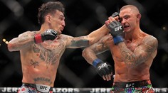 Dvě ikony UFC ukázaly neskutečnou bitvu. Došlo i na hospodskou "férovku"