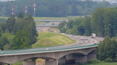 PRÁVO: Stát zbytečně zaplatil stovky miliónů za čtyři mosty na D1