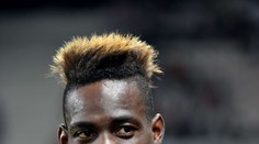 Průšvihář Mario Balotelli: Zahrával si s ochrankou na letišti! VIDEO