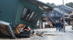 Obětí ničivého zemětřesení v Japonsku přibývá. Záchranářům dochází čas