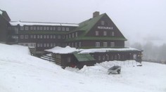 Místo lyžování průjem a zvracení. Další lyžák má v Peci potíže
