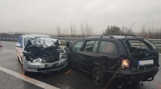 Komplikace na D11: Srazila se 4 auta, kolona měla 15 kilometrů